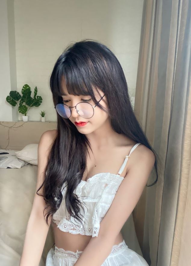 น้องปันปันสาวแว่นหุ่นเอ็กซ์ 1